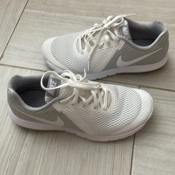 Nike Shoes - Picture 1 of 2